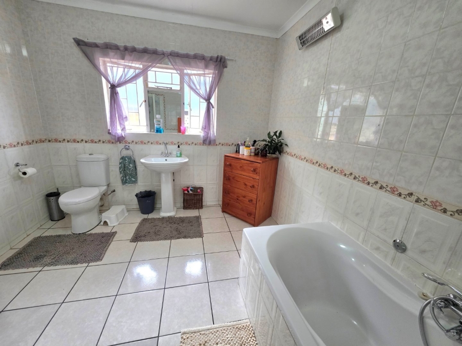 4 Bedroom Property for Sale in La Provance Free State